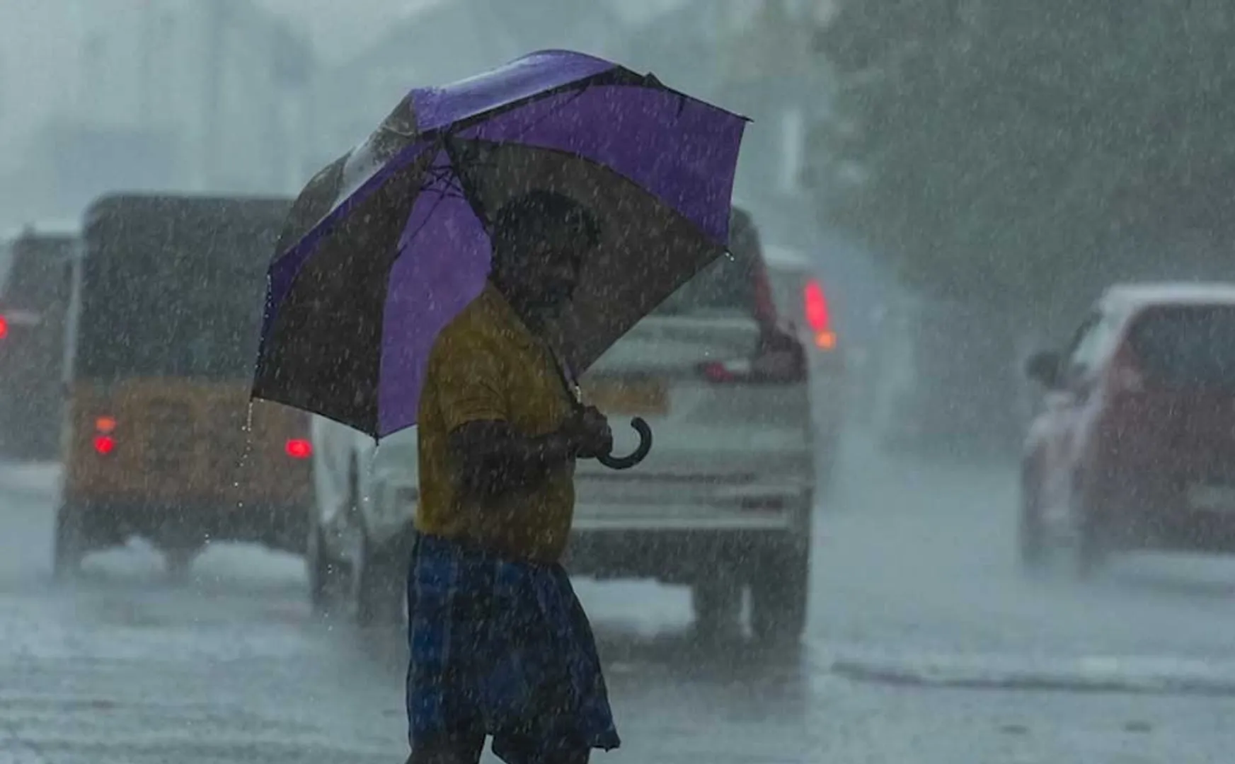 Heavy rain warning for 10 districts
