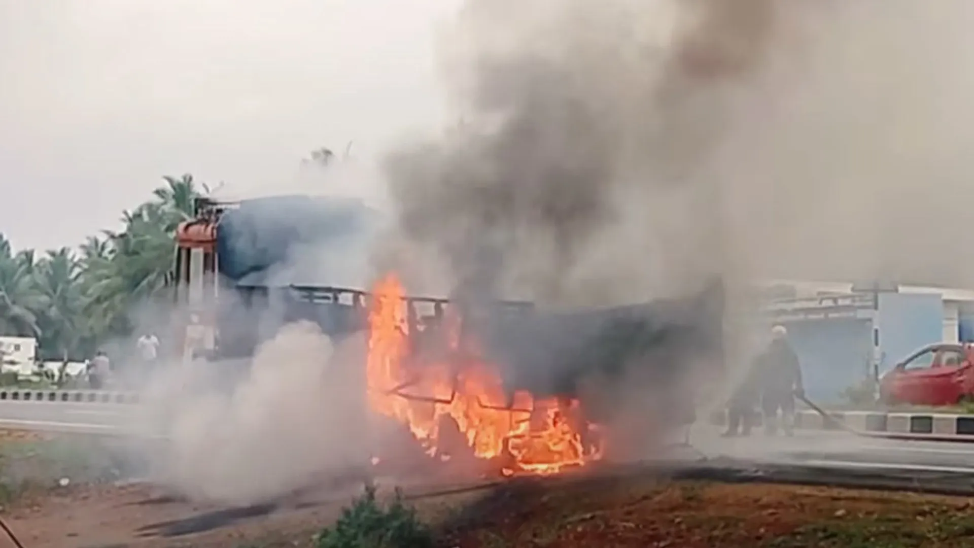 Truck suddenly catches fire; driver acts skillfully