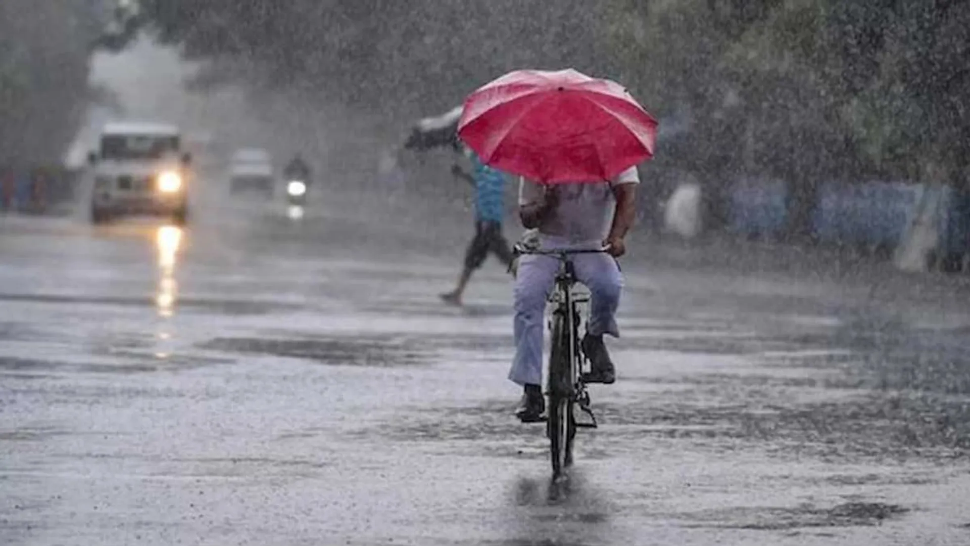  Heavy rain warning for 8 districts