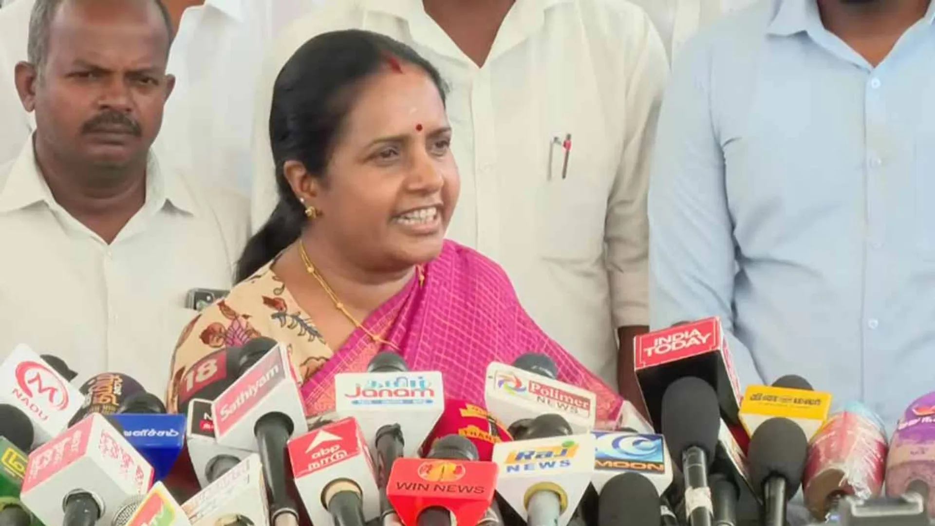 'DMK government has jurisdiction' - Vanathi Srinivasan's interview after the walkout