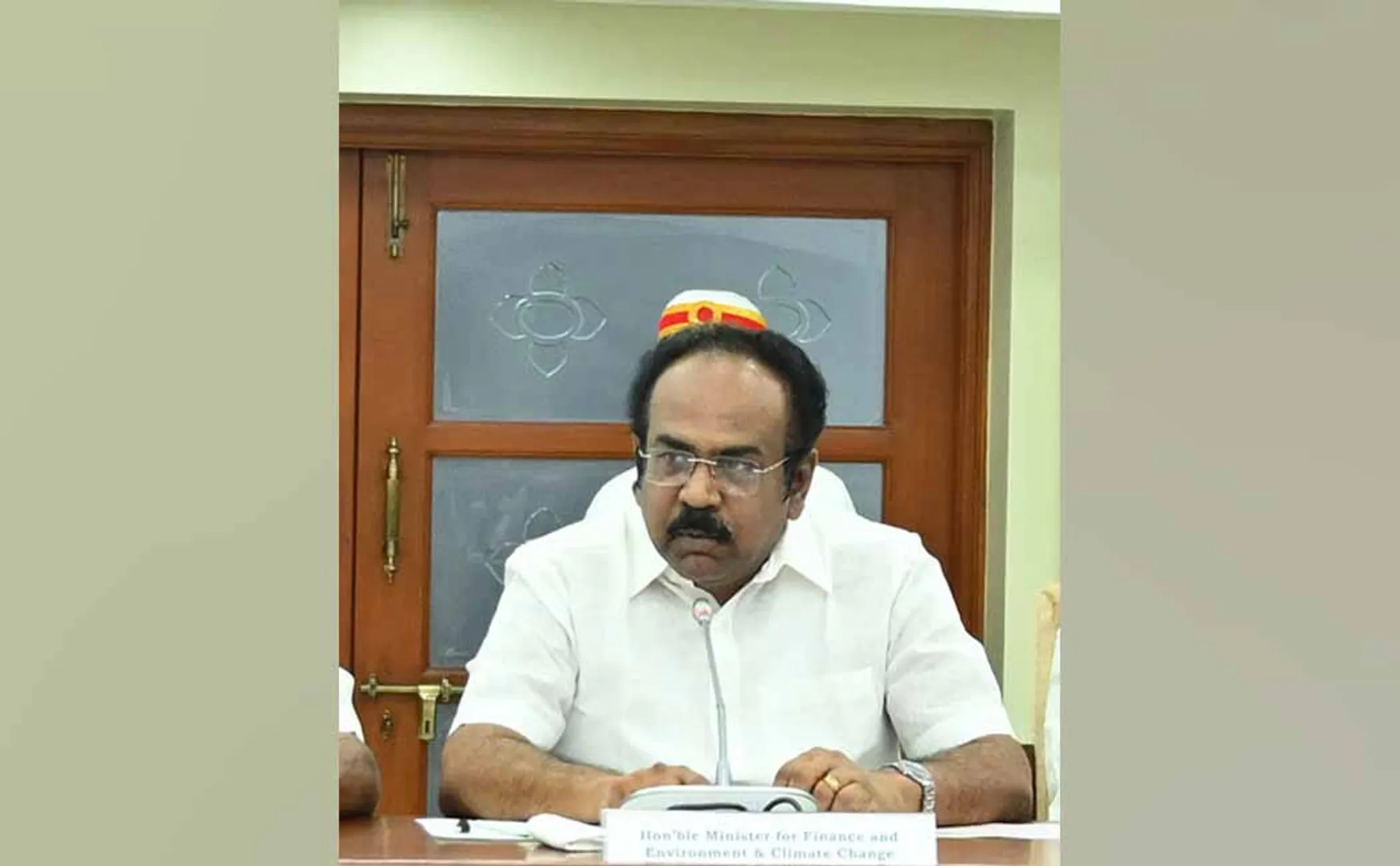 Minister thangam thennarasu issues barrage of questions to EPs