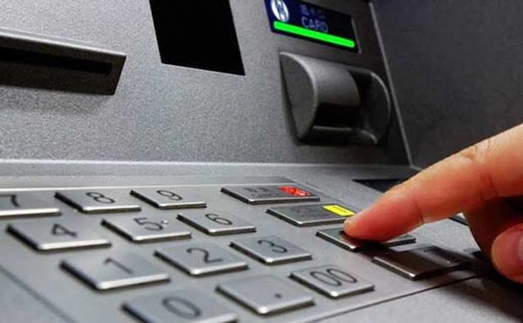 man breaks bank ATM machine at erode 