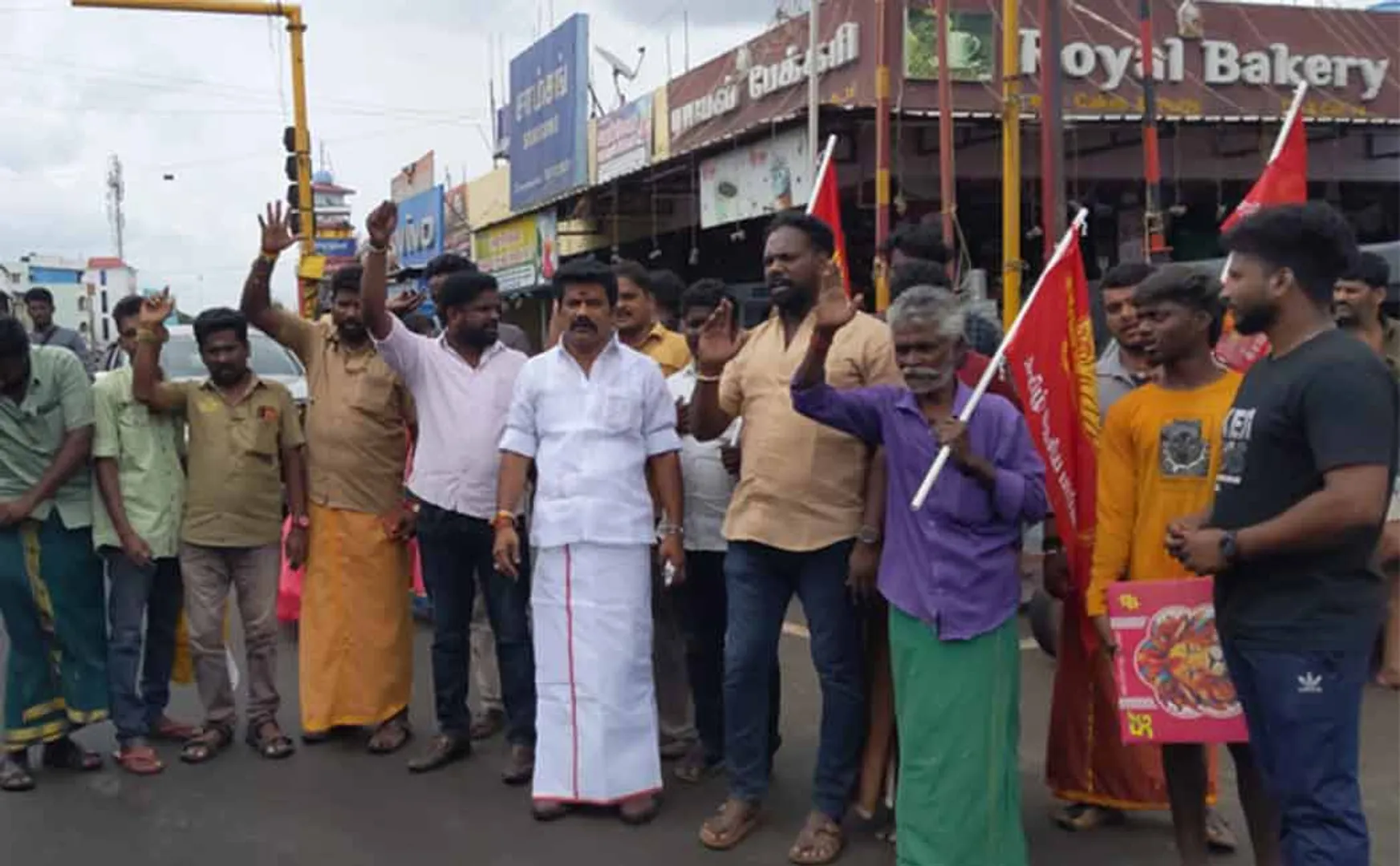 Celebration of Manimandapam with crackers for Mookaiya Thevar