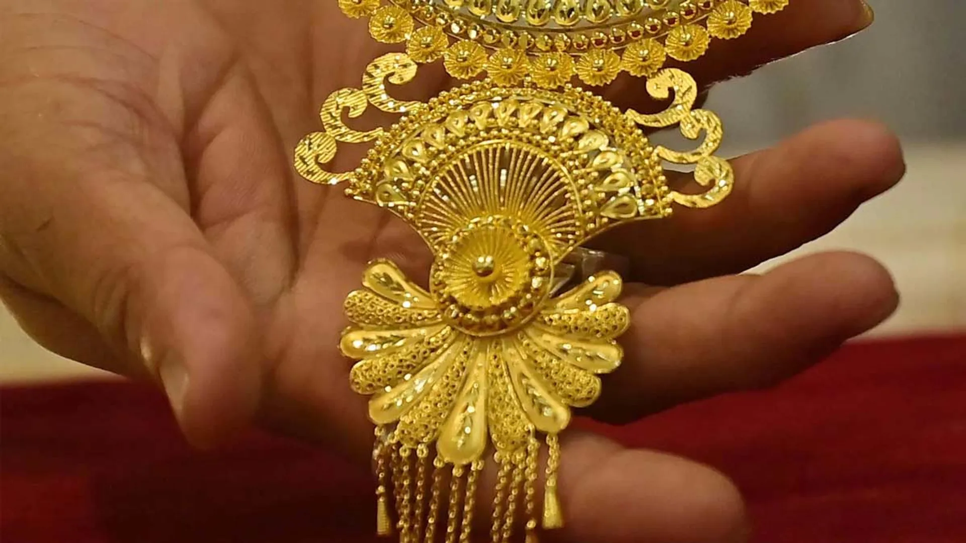  Eye-popping gold prices shock the public