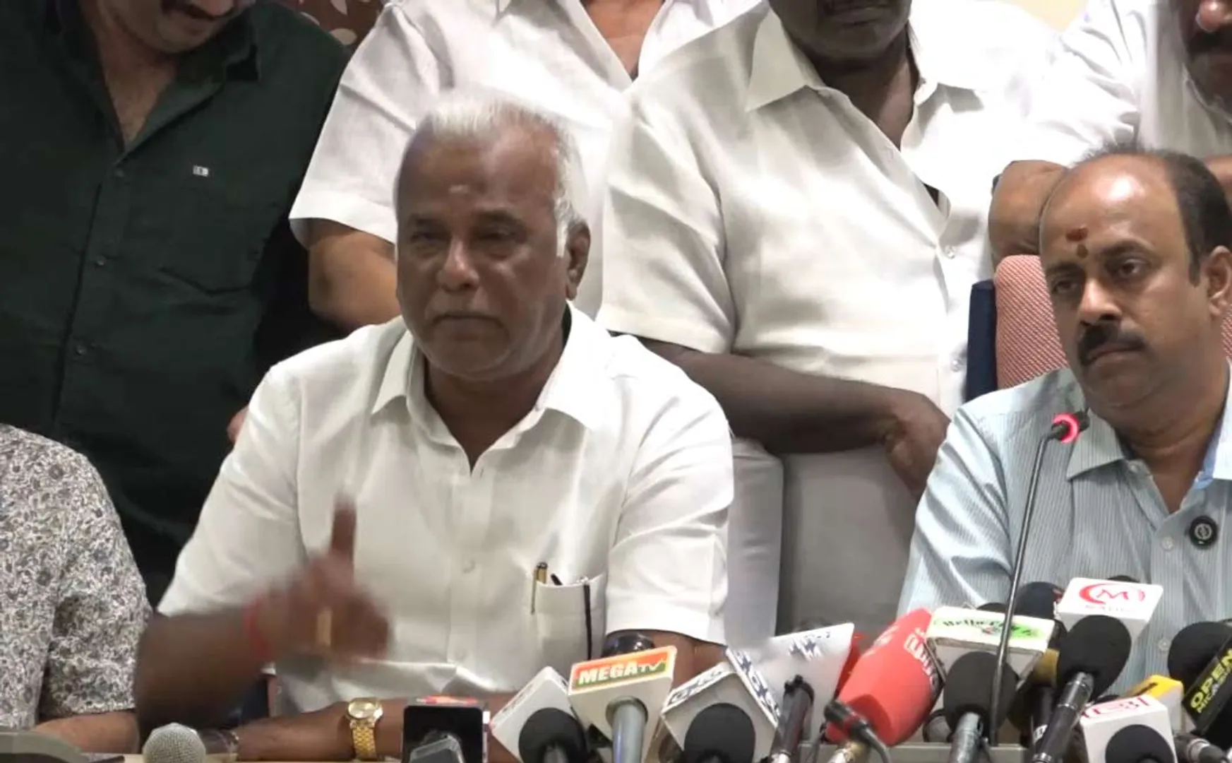 dhanush producer kathiresan issue