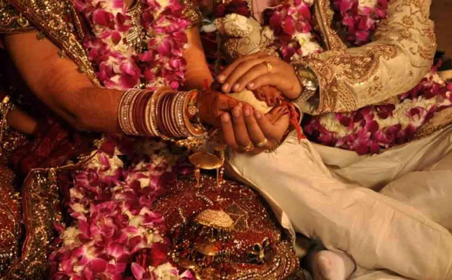 bride's family locked groom in house and thrash him at marriage in uttar pradesh