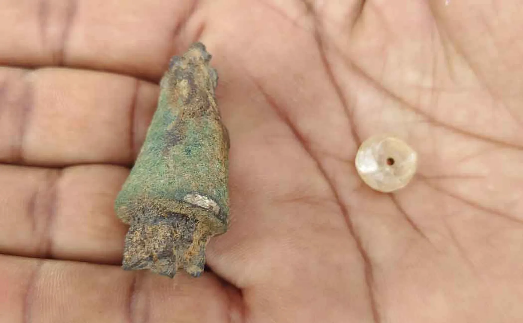 Ancient bas-relief and iron found in Pandian Fort!