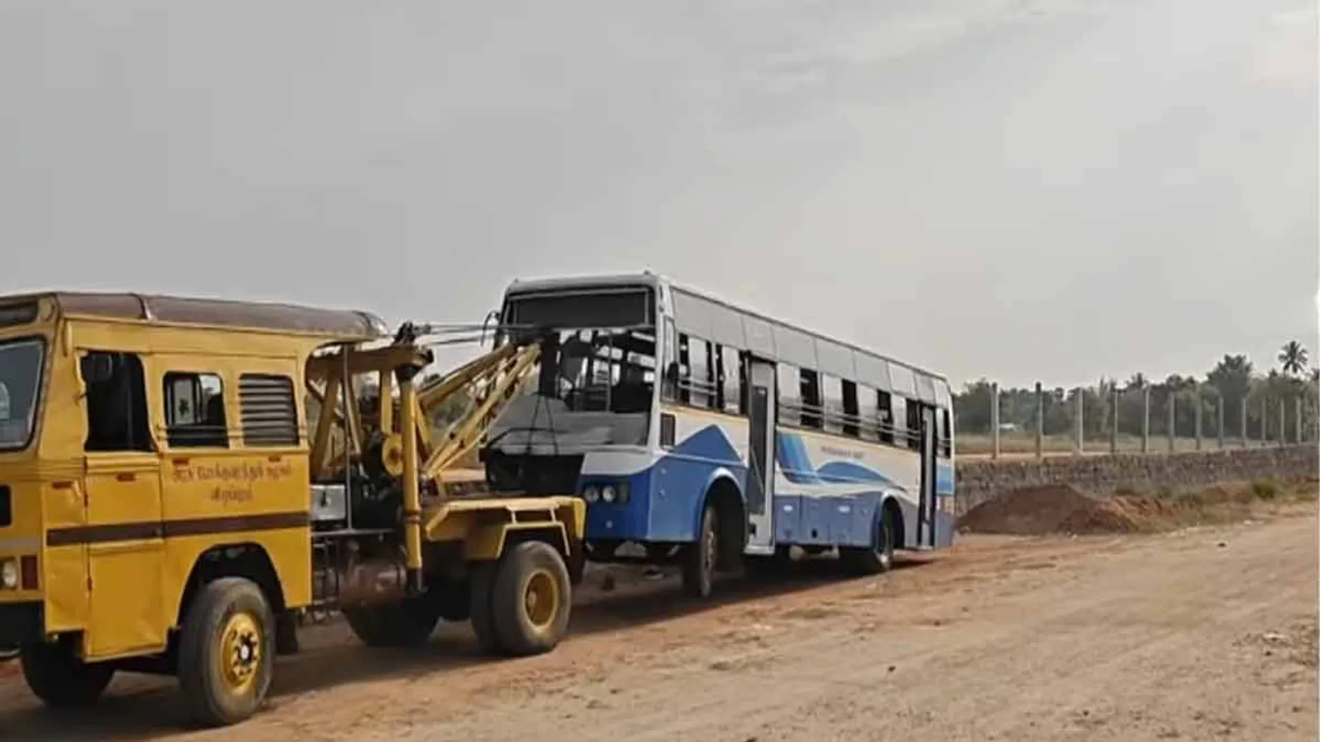 Car and government bus collide in accident - 4 people lose their live 