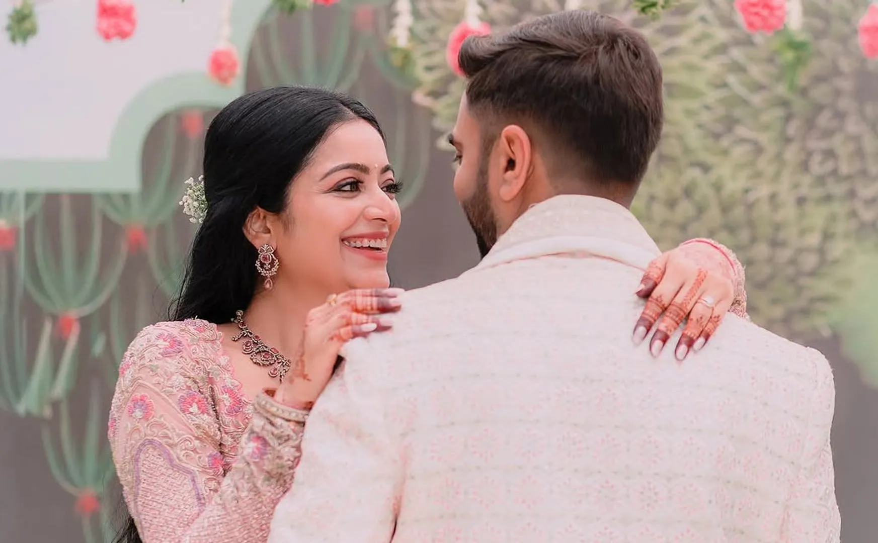 actress janani engagement clicks