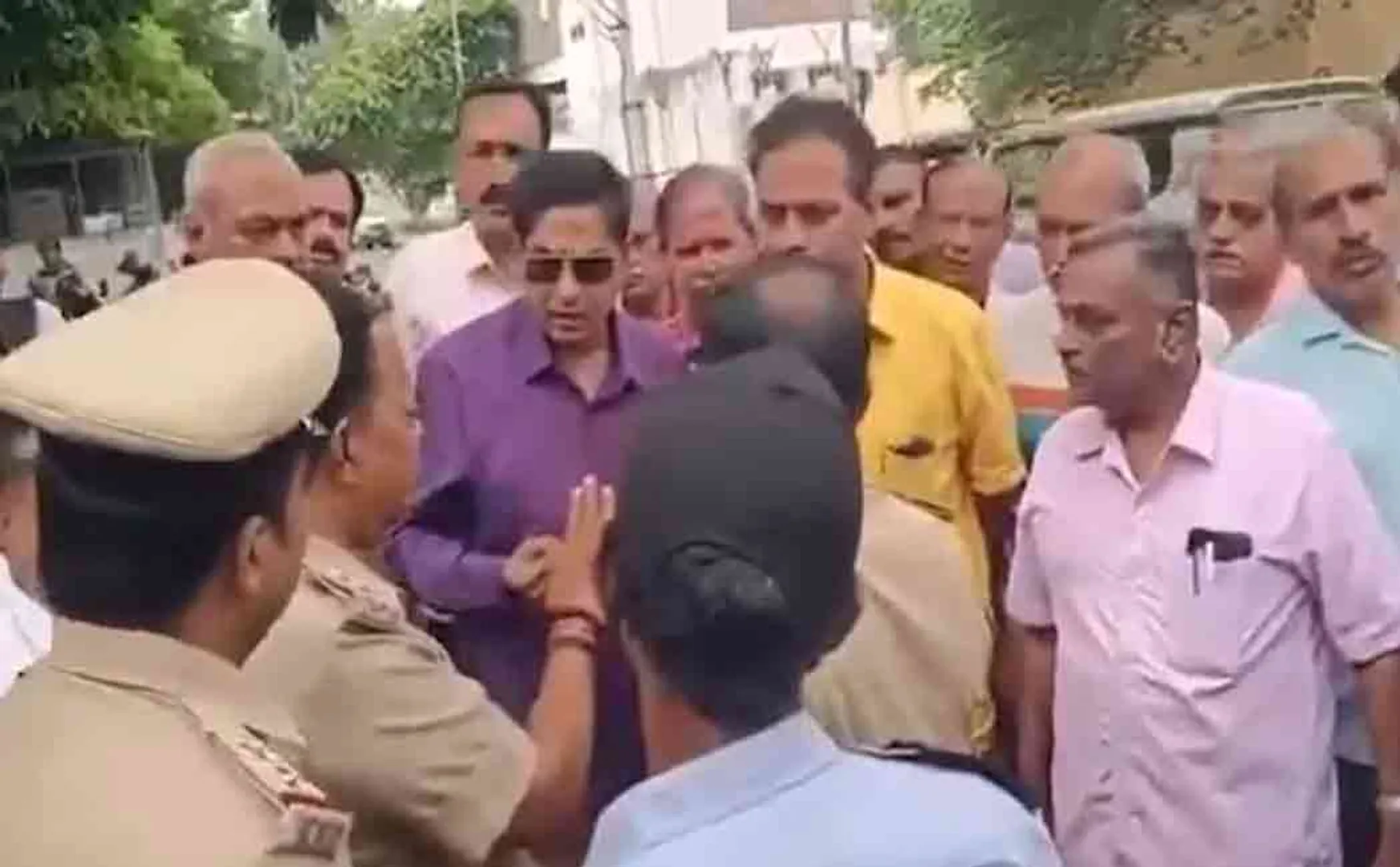 students asked to remove their thread and Controversy over college exam in karnataka