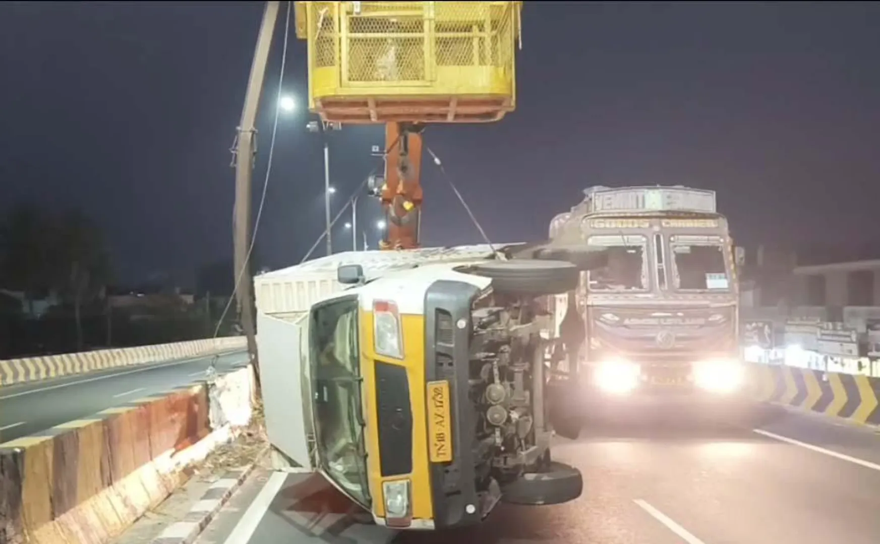  Smuggling of ration rice to Andhra Pradesh; Vehicle involved in accident!