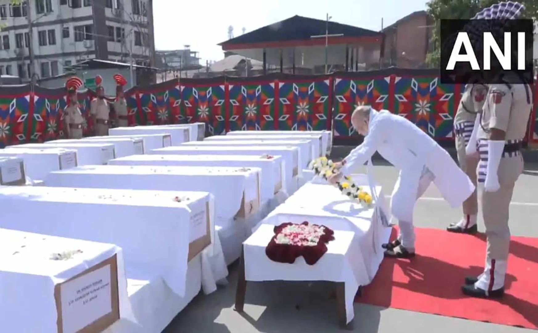 Union Minister Amit Shah pays tribute to tost his life in Pahalgam