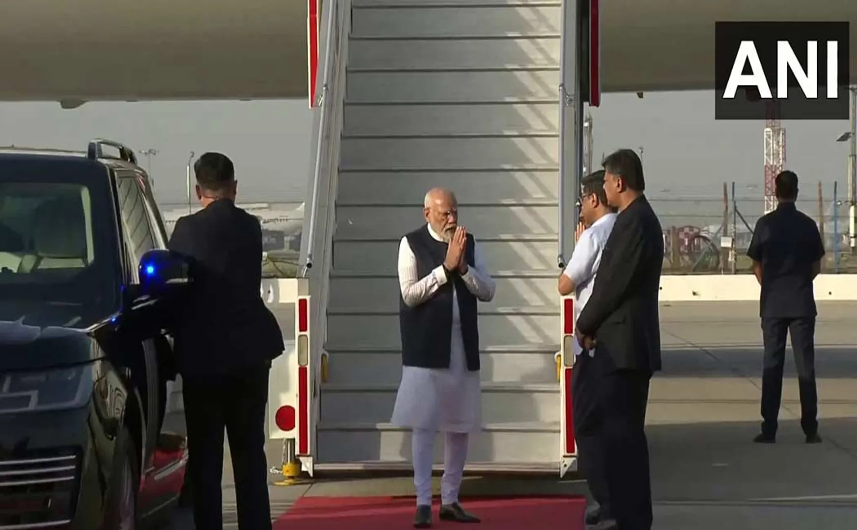 Kashmir incident Prime Minister Modi returns to the country