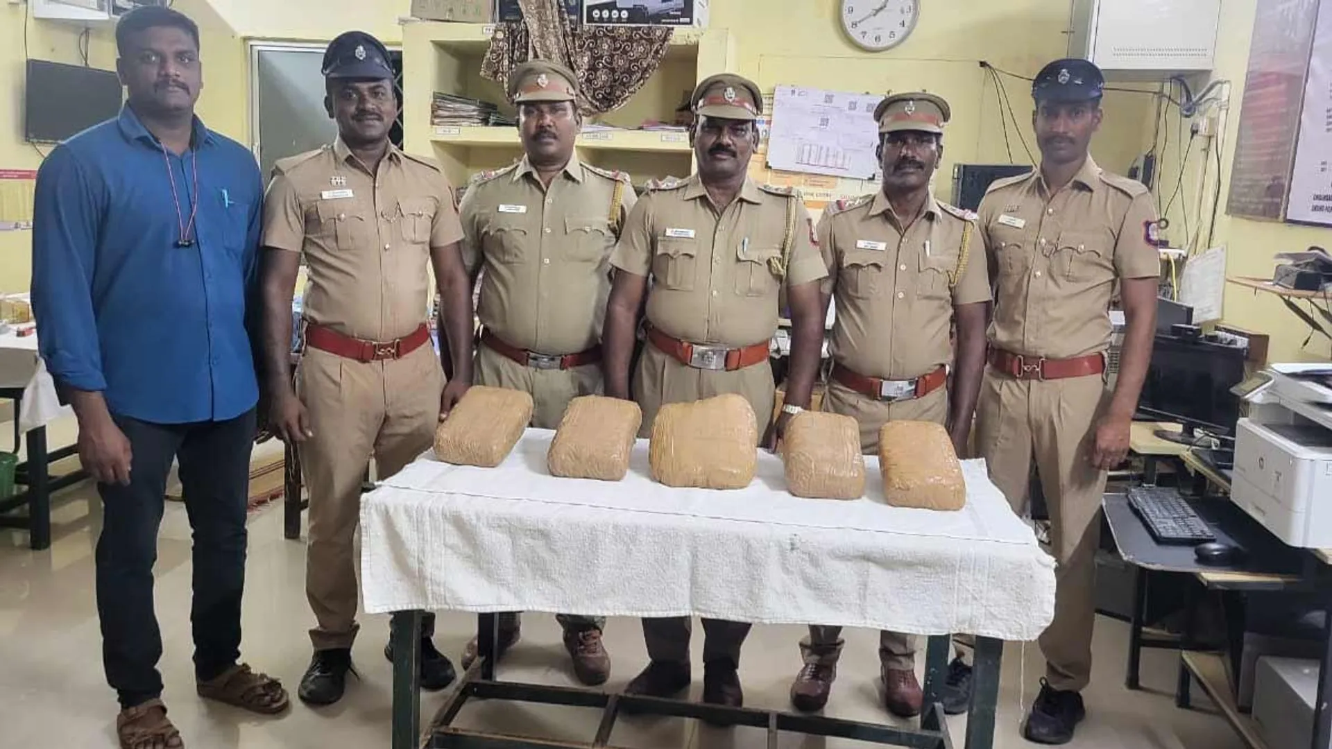  10 kg of ganja smuggled on train seized
