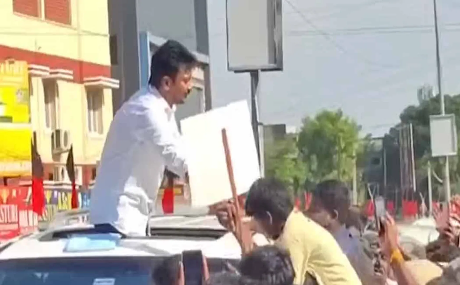 Deputy Chief Minister Udhayanidhi held a road show following Vijay!