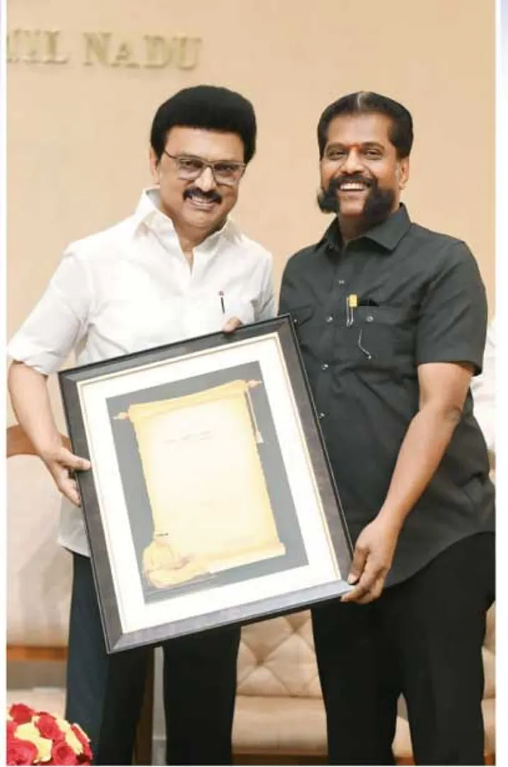 /idhalgal/eniya-utayam/artist-pencil-award-nakkheeran-author