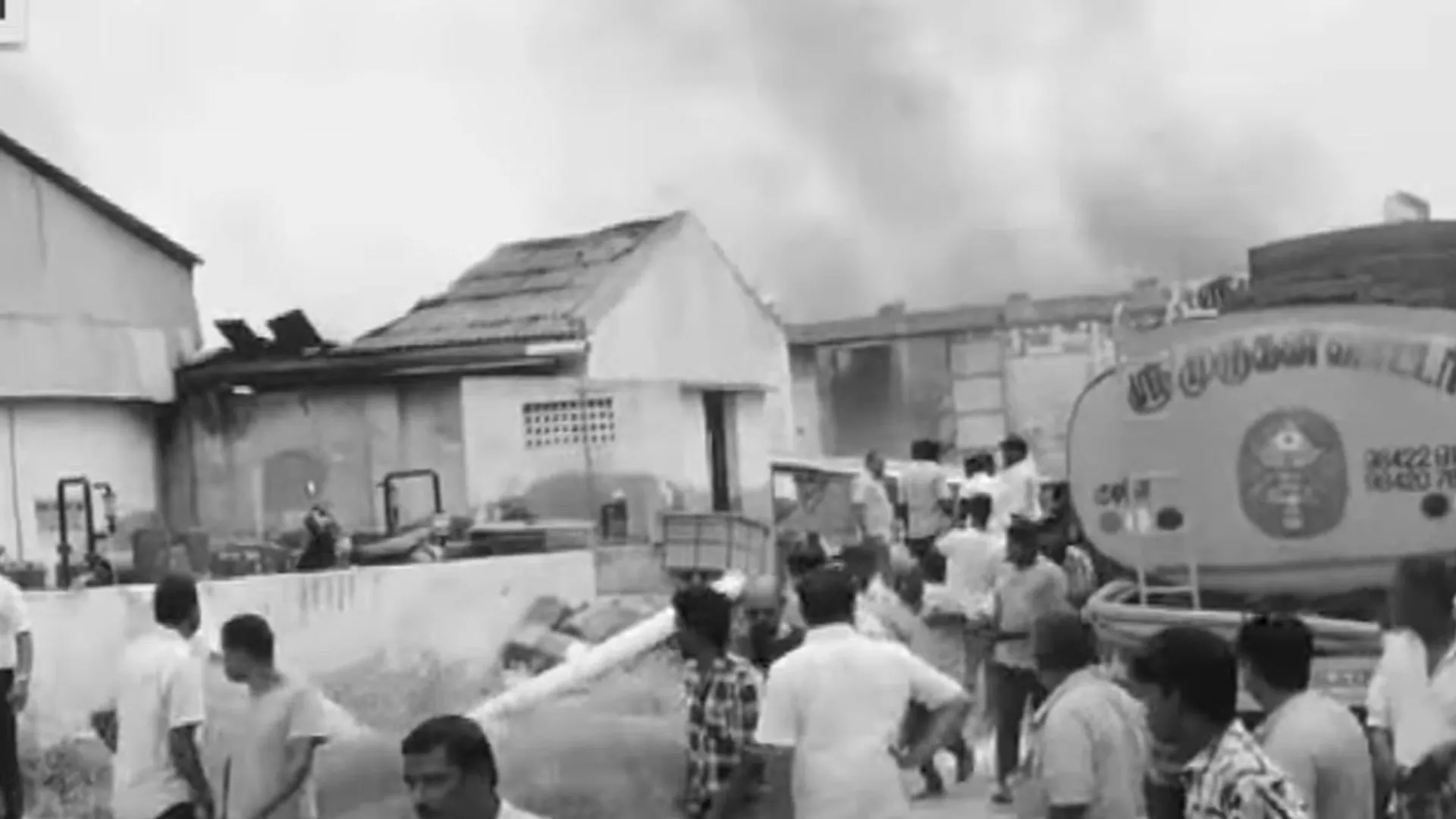  Fire breaks out at dye factory; Tension as cylinders explode