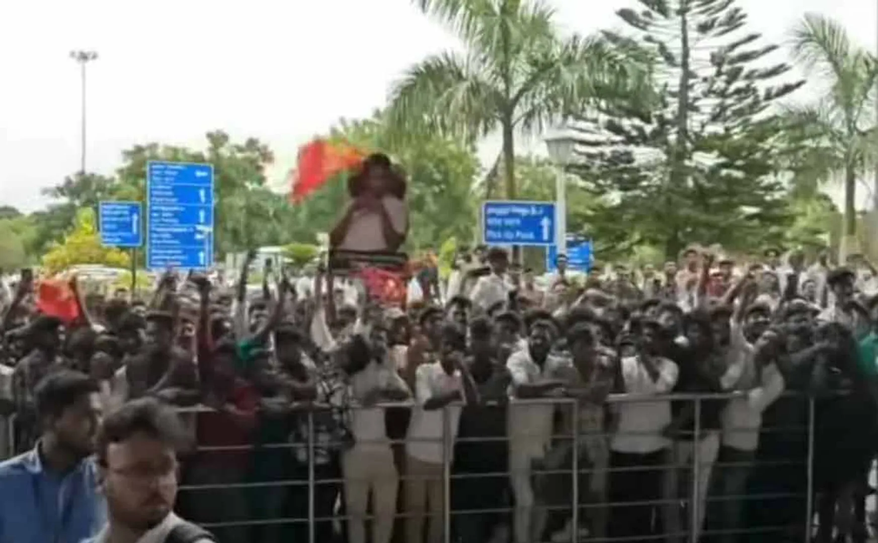 Vijay visits Madurai; restrictions imposed on fans