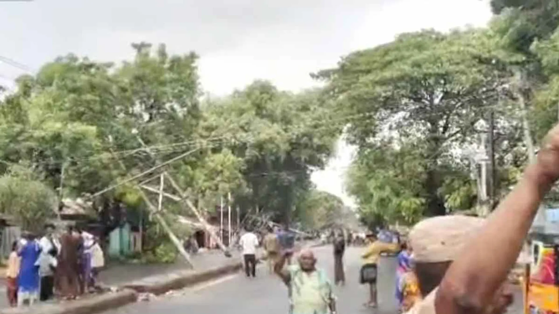 Storms sweep through; 4 electric poles fall, causing chaos