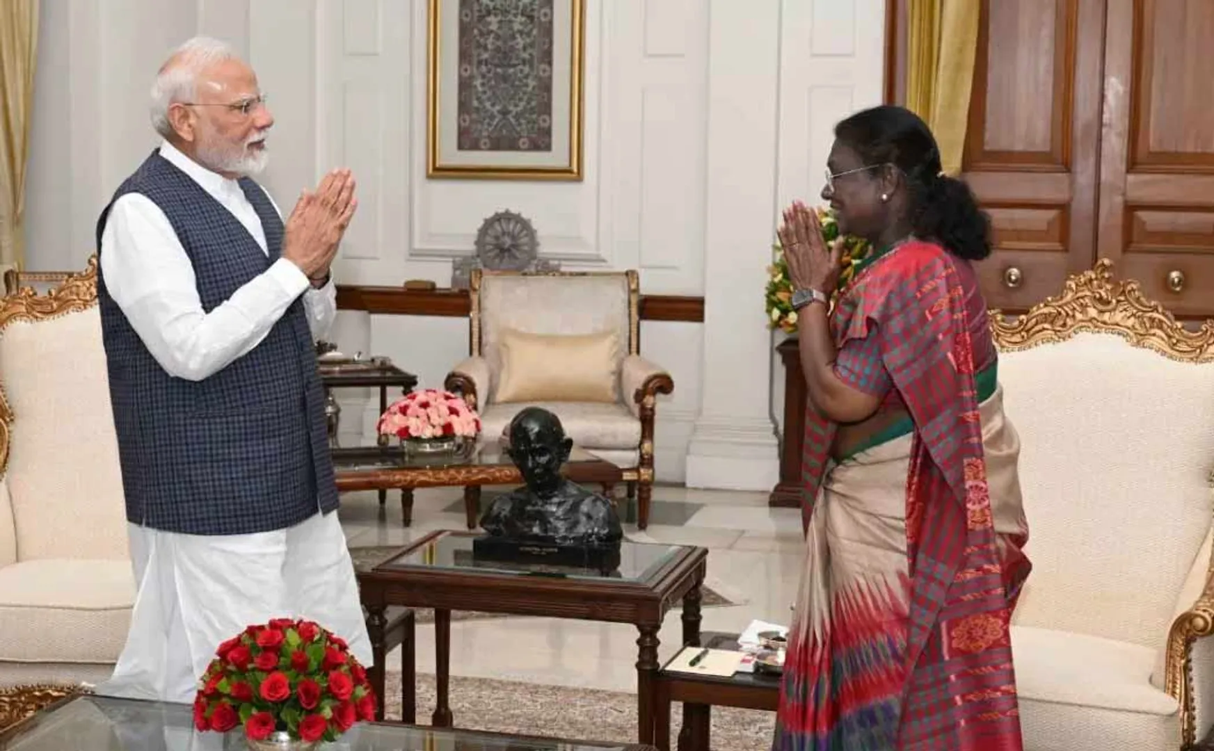 PM narendra Modi meets the President droupadi murmu