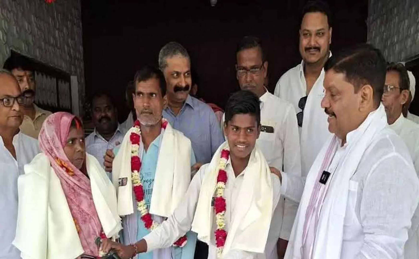 he first  student to pass 10th standard in the Up village For the first time since independence