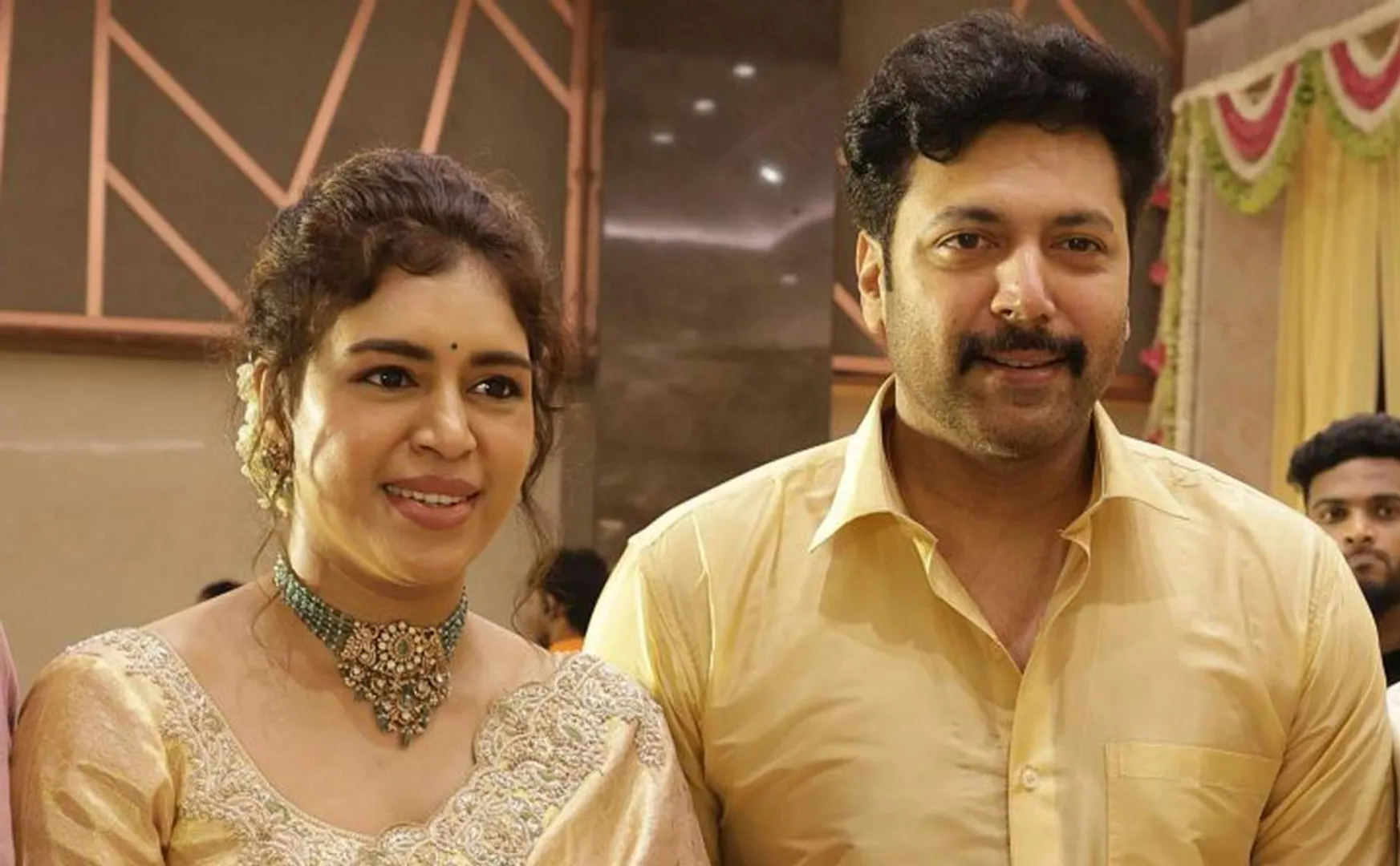 ravi mohan attend producer ishari ganesh daughter marriage with singer keneesha