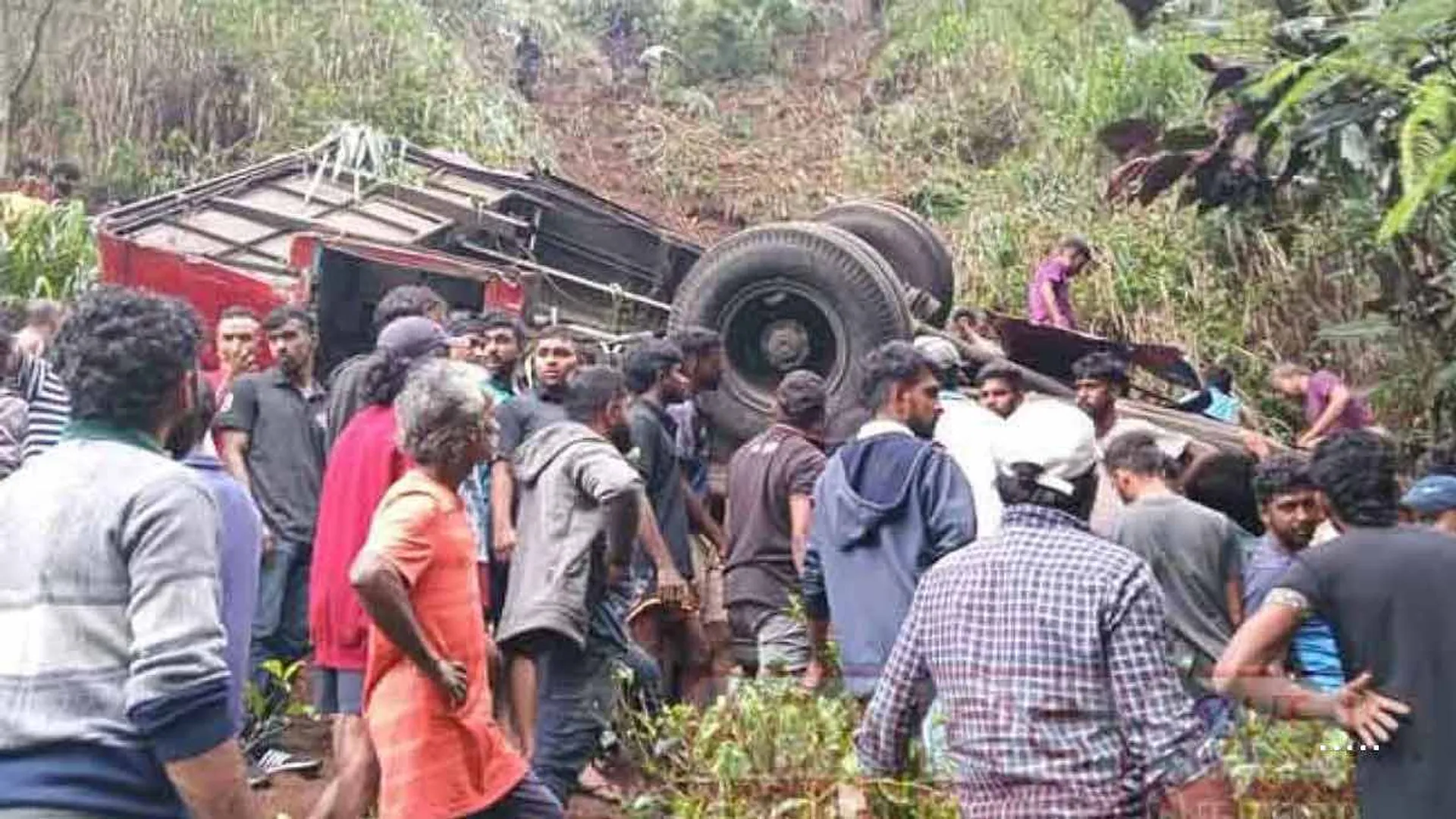 Bus overturns, 21 people lose their live 