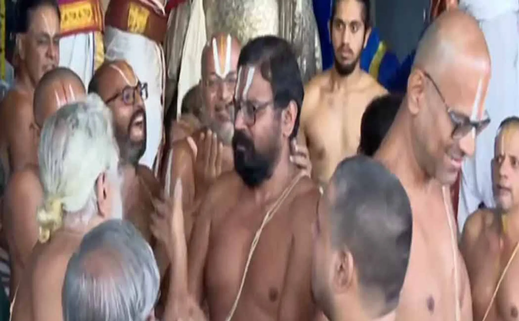 The North-Southern Art dispute has erupted again in Perumal temple