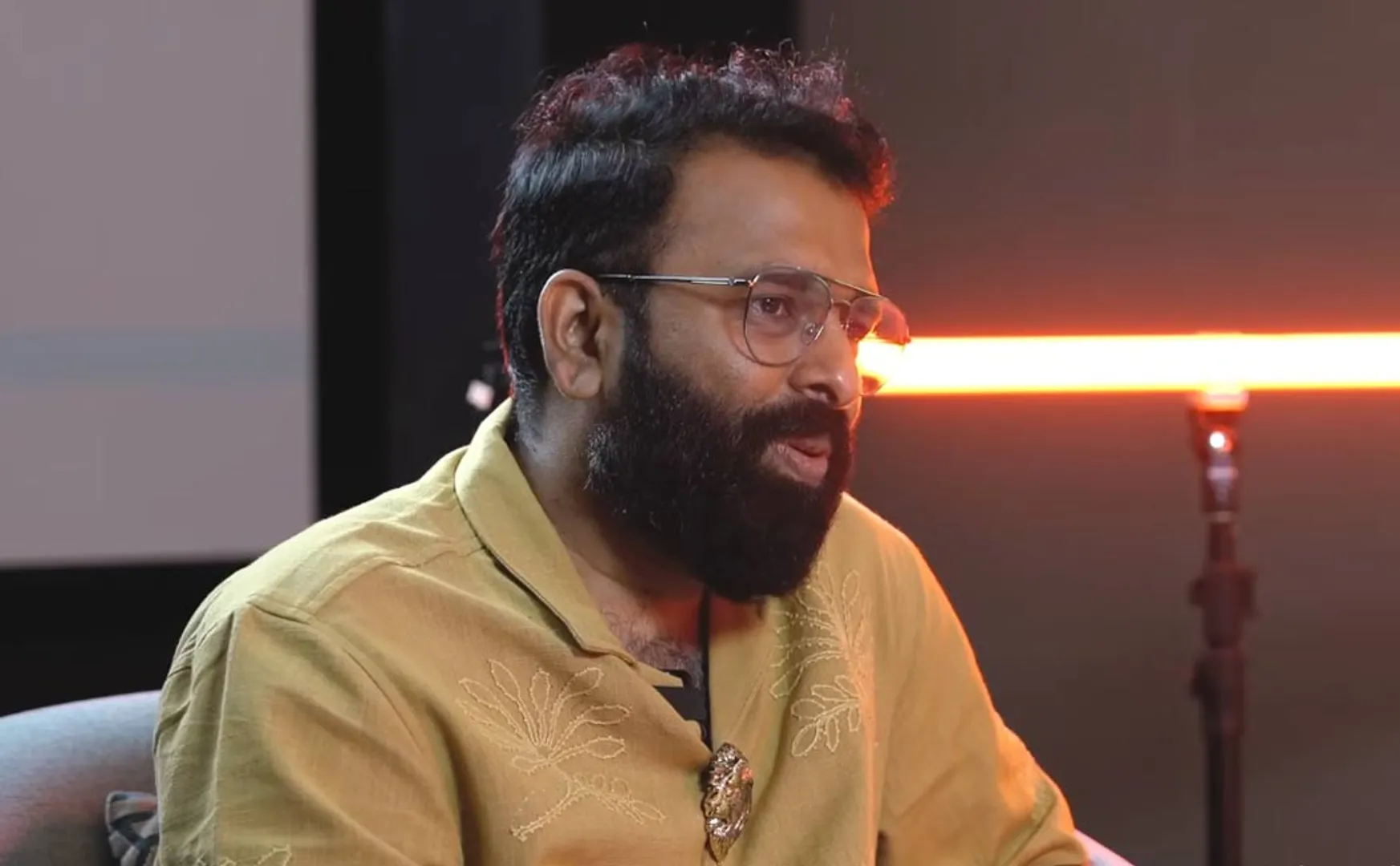 santhosh narayanan shocked when a fan recognize him as singer udit narayan