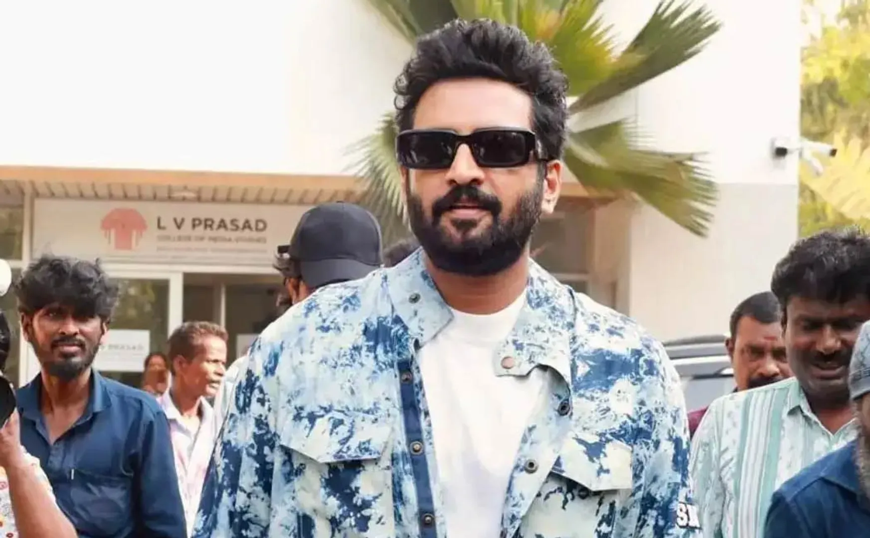 bjp state press secretary issue legal notice to santhanam regards kissa 47 issue