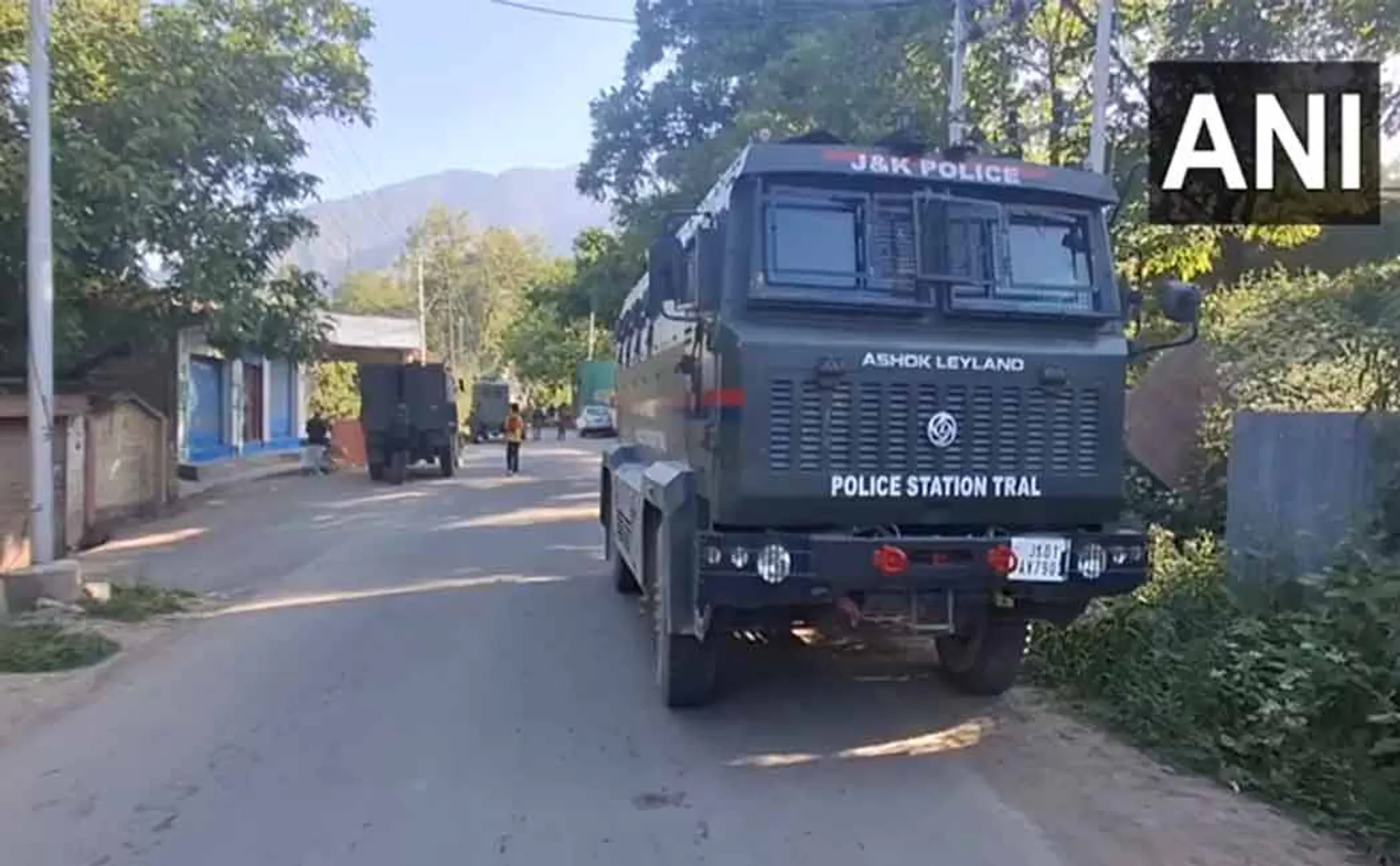 Kashmir Awantipora Nader Tral area Police security forces incident