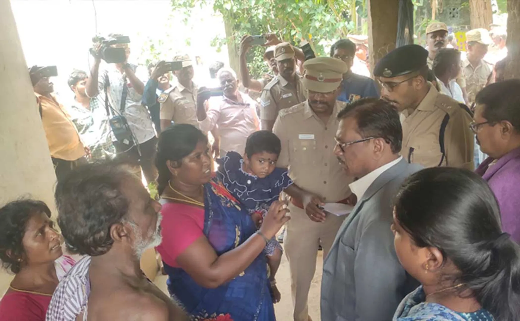 National sc st Welfare Commissioner inspects Vadakadu area