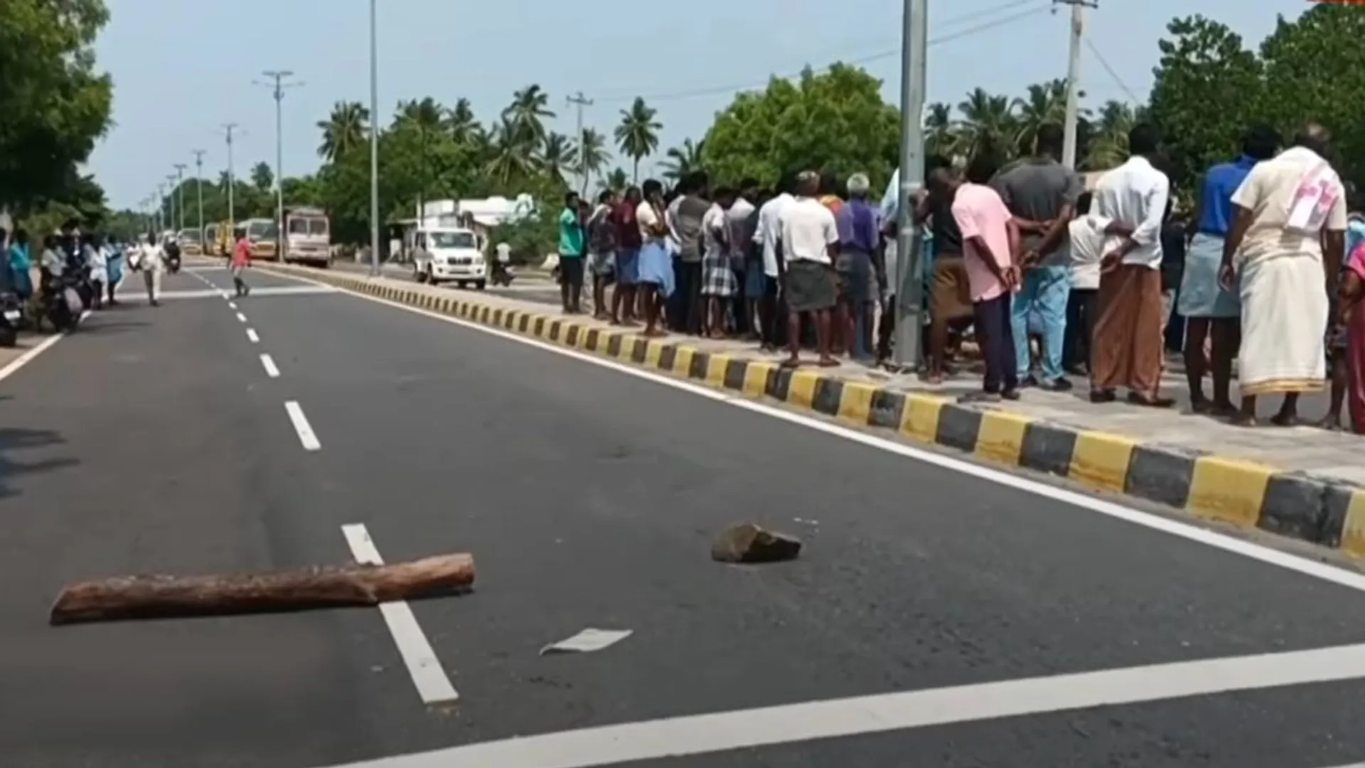 Private cell phone tower fence that claimed lives - public road blockade