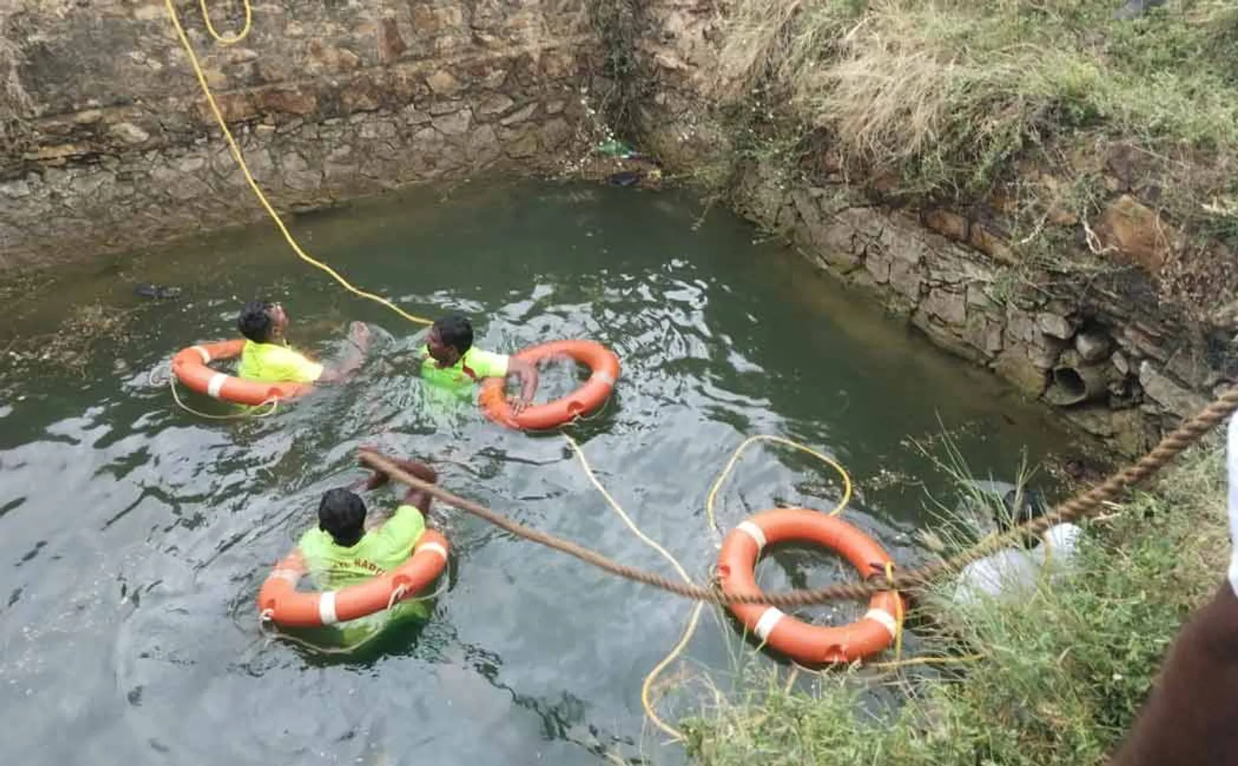 45 pounds jewelry recovered from car that fell into well near Sathankulam