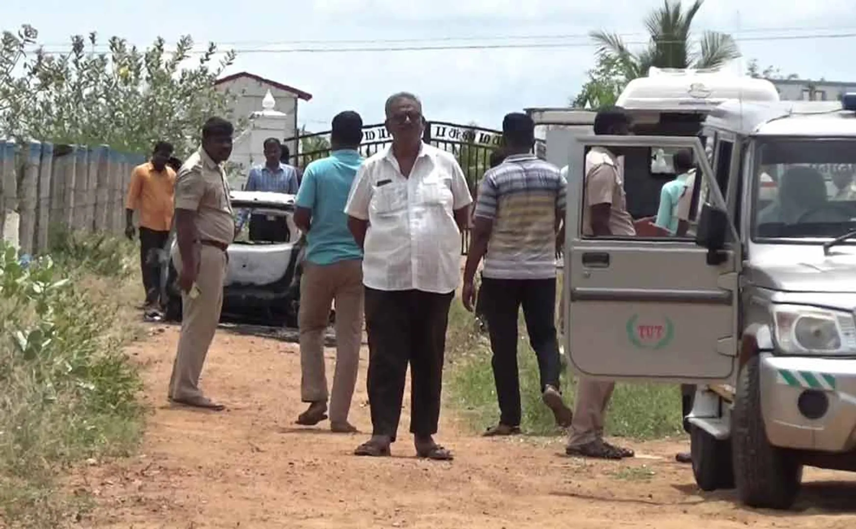  skeletal body was found  inside a car near Vallanadu in Thoothukudi
