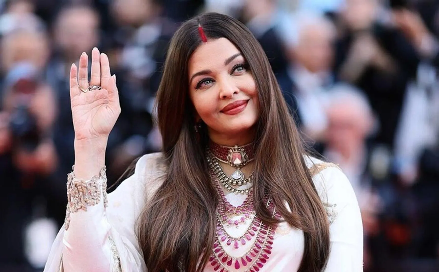 Aishwarya Rai in sindoor and saree look at Cannes 2025