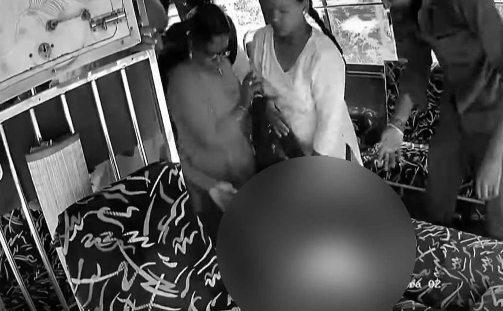 Driver lost his life suffering a heart attack on a moving bus
