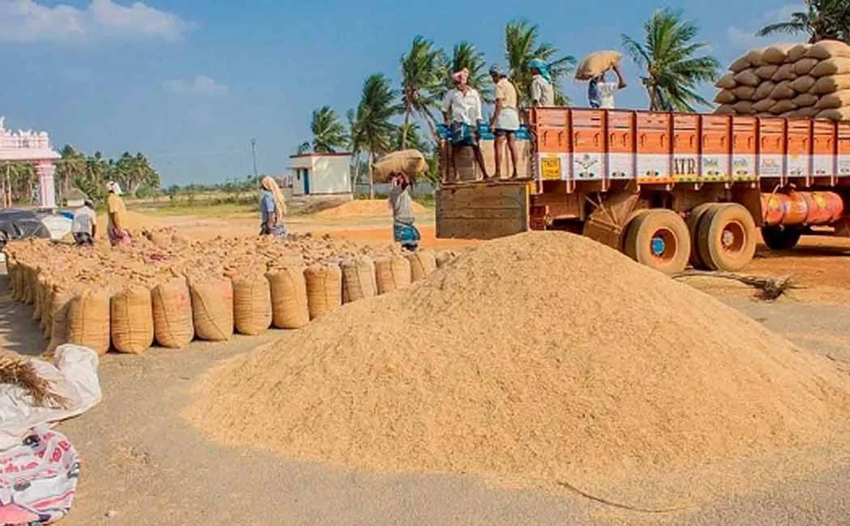   govt should explain the irregularities in paddy procurement says TTV Dinakaran