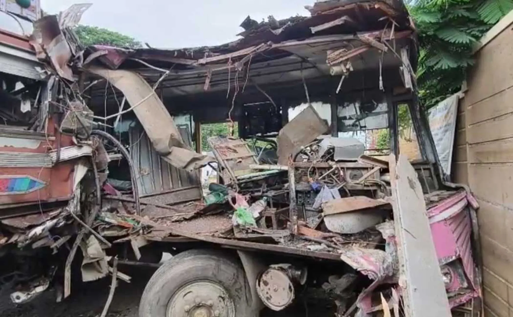 15 people seriously injured in high-speed lorry crash into government bus