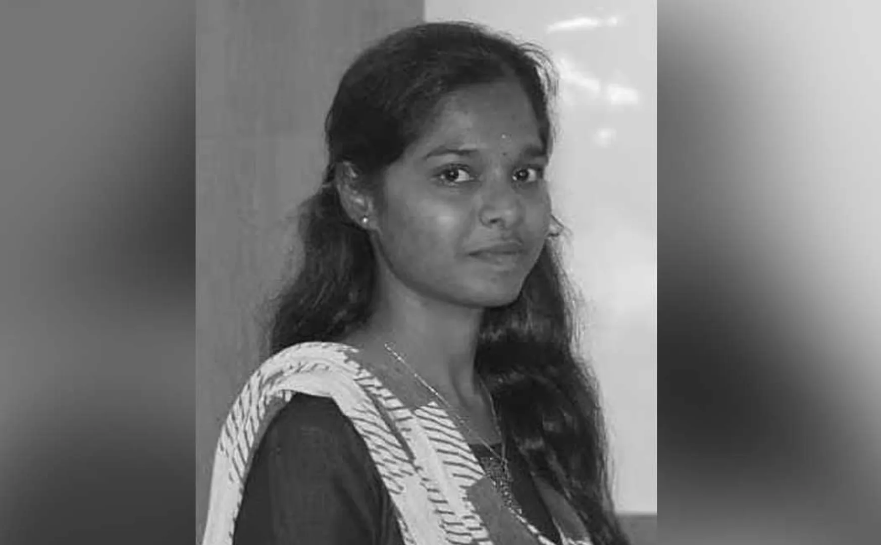 Female police officer lost their life in Nagapattinam Collectorate