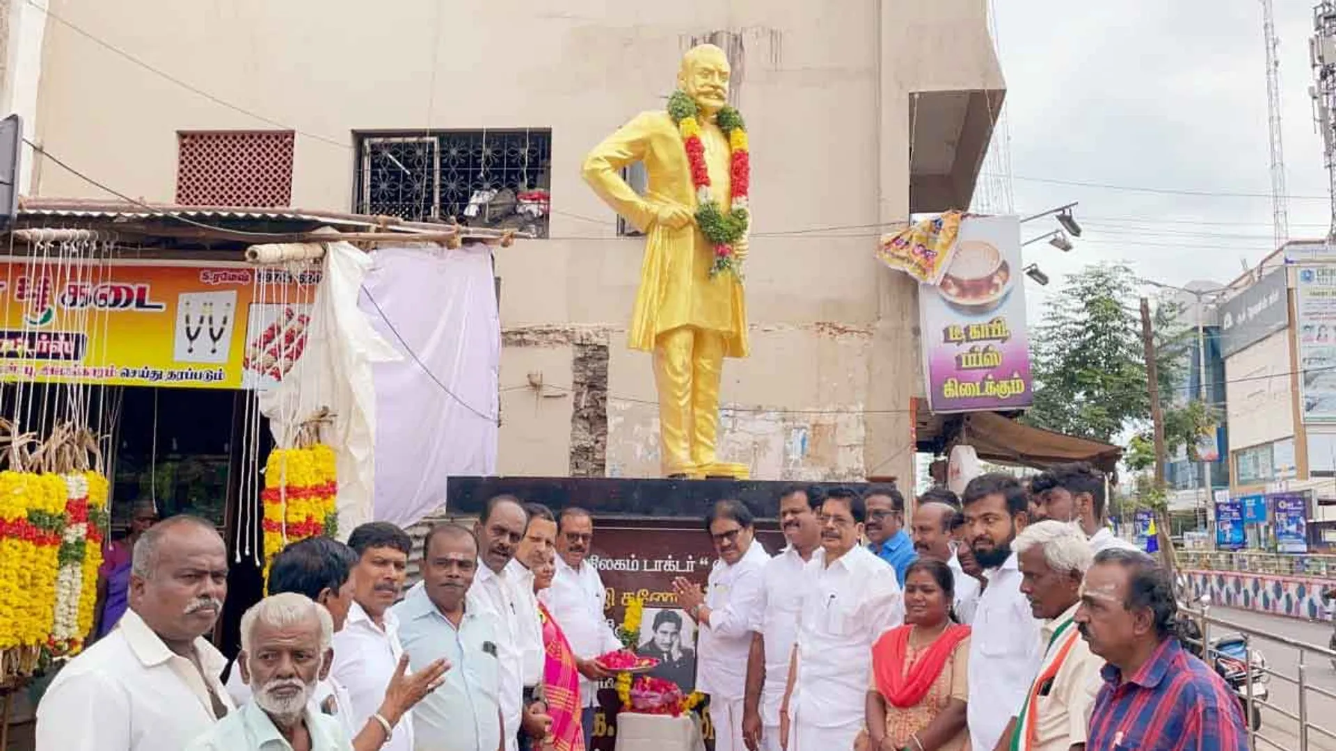 Thirunavukkarasar pays homage to actor Sivaji Ganesan's statue