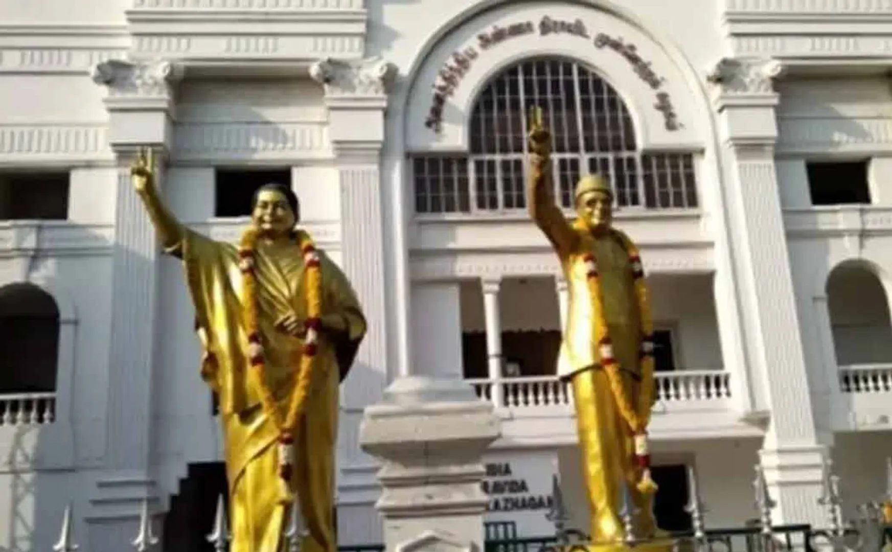 AIADMK questions Kanimozhi about Anna University case
