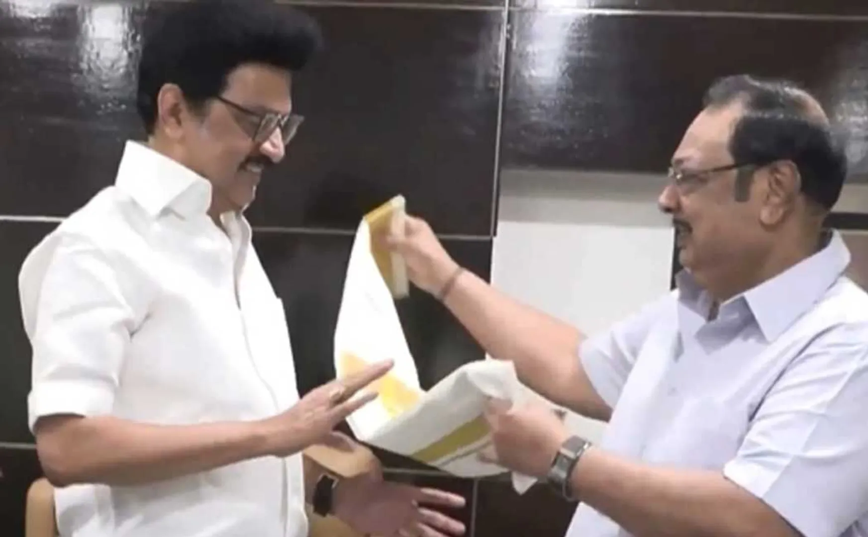 cm Stalin, who is visiting Madurai, eats at Alagiri house