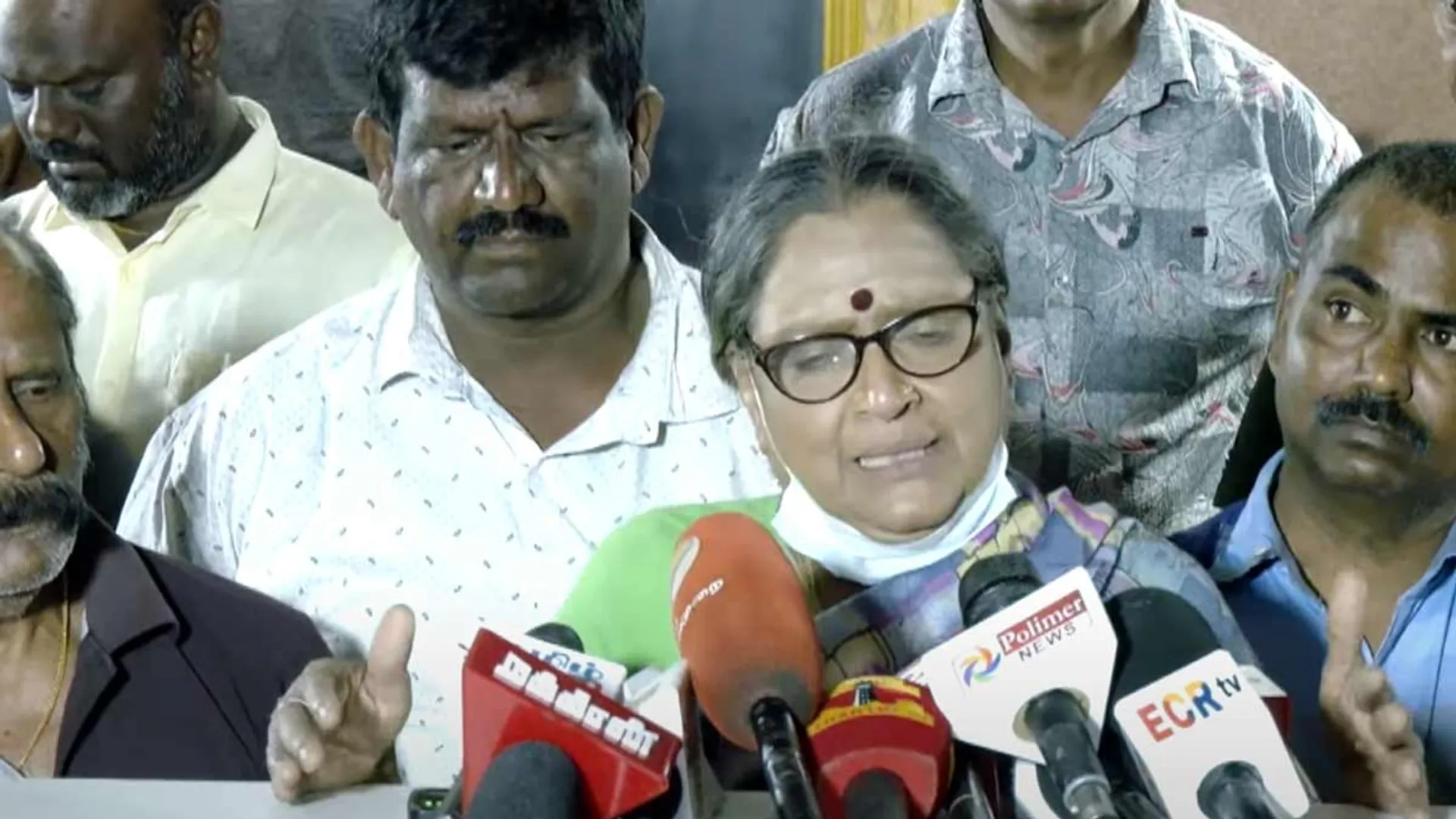''Even up to this moment, there is no hope'' - Actress Vadivukkarasi bursts into tears