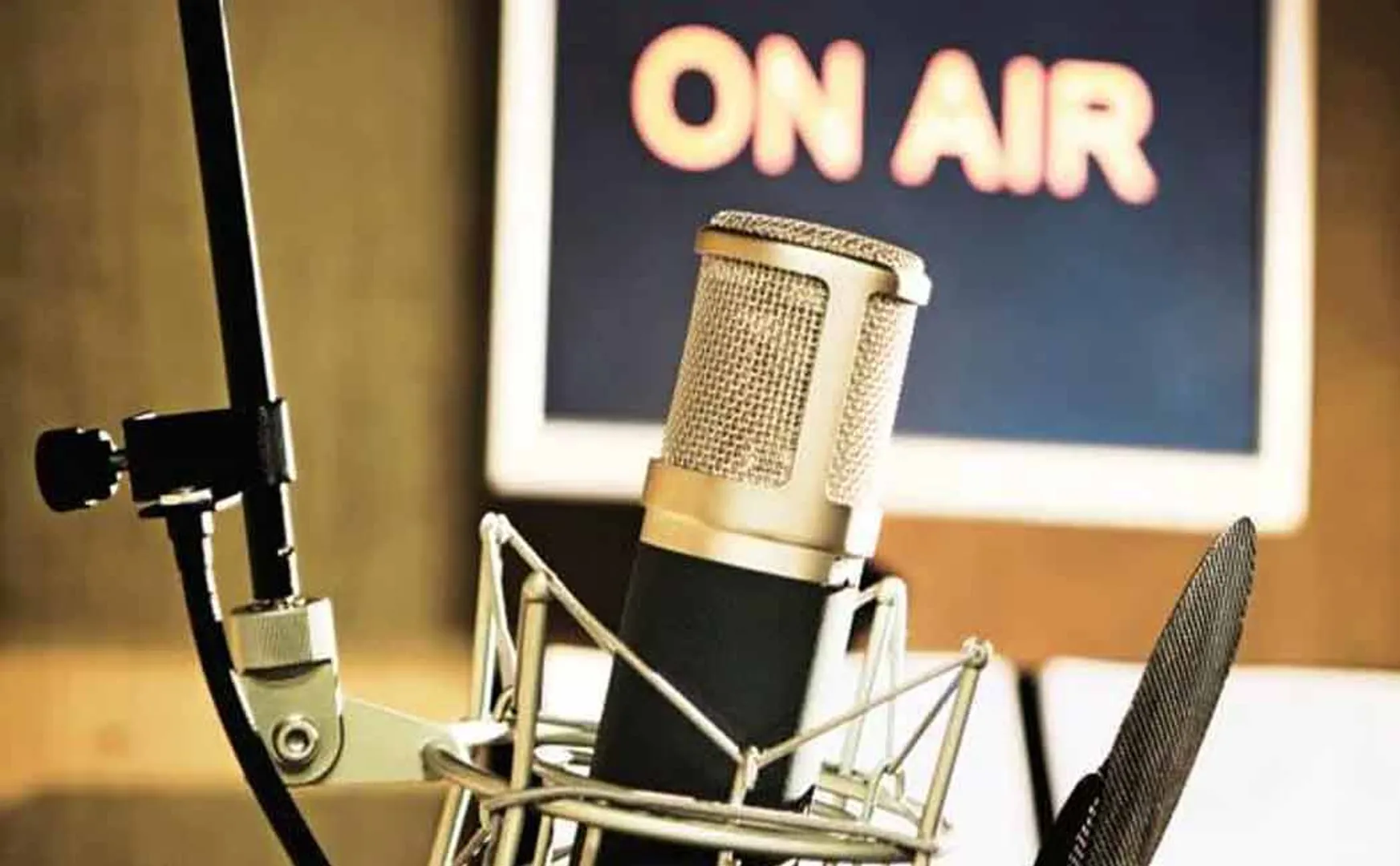 Tamil fans shocked as Hindi song was broadcast on All India Radio 