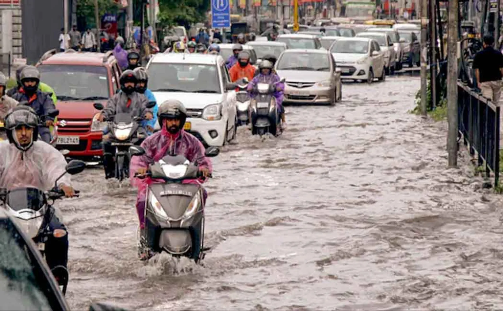 10 people lost their lives for Heavy rains kerala