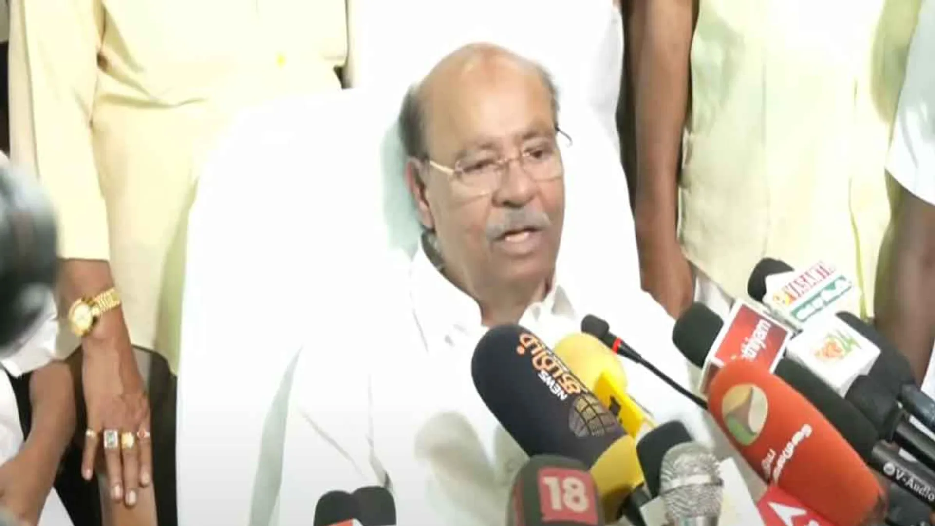 'Don't make a big deal out of the Anbumani affair' -  Ramadoss Cool