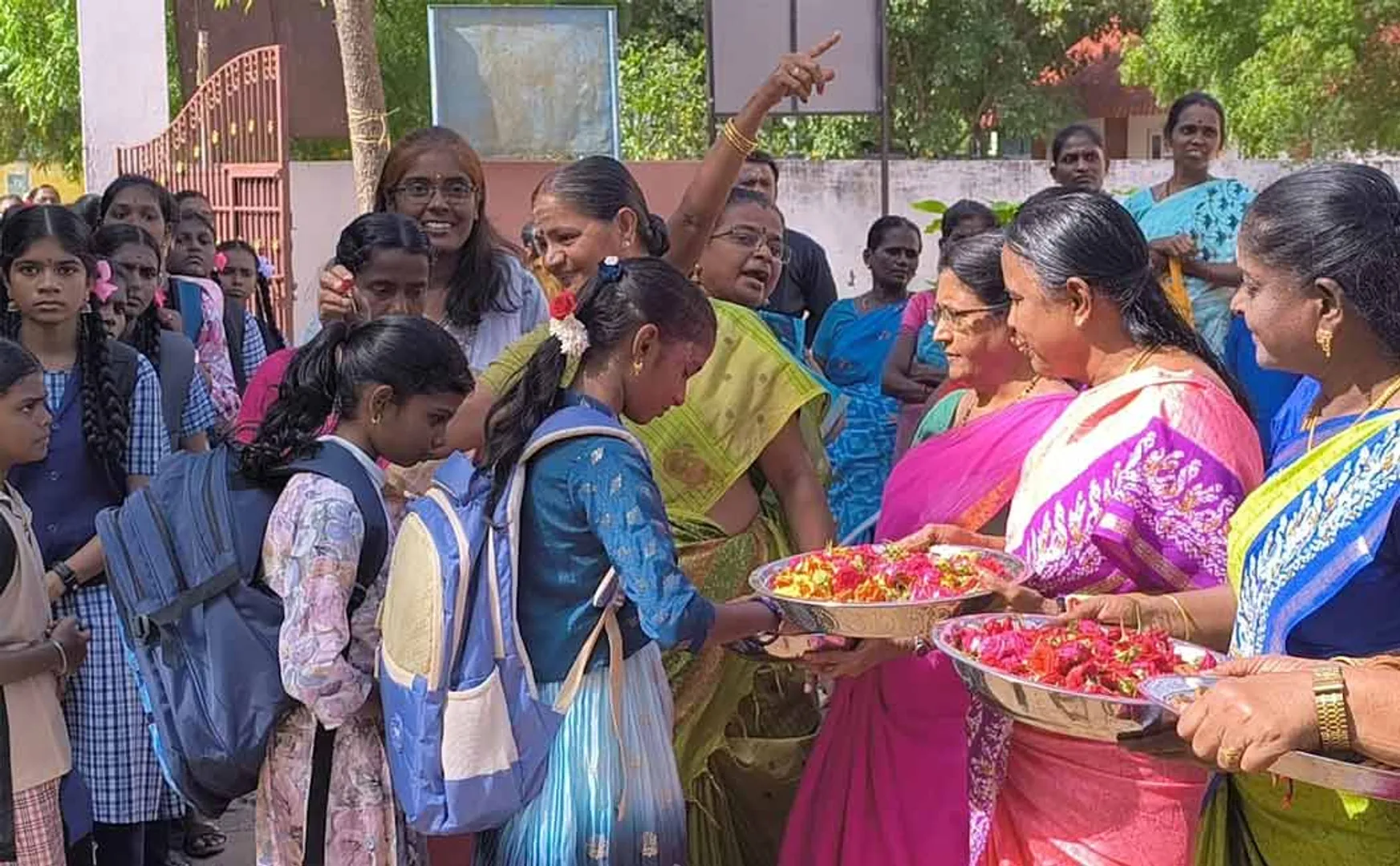 New students welcomed enthusiastically school opened after summer vacation