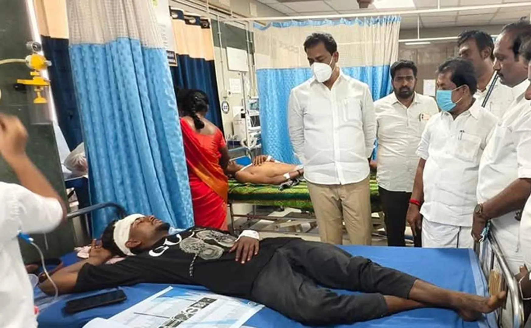 One person lost, more than 20 injured in accident involving tourist van and lorry 