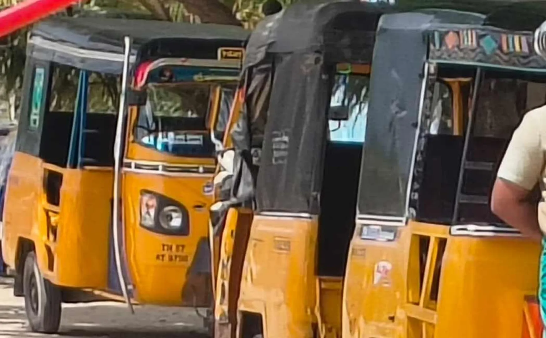 Auto drivers  brawl at Satguru Swami Temple in Kanakkampatti 